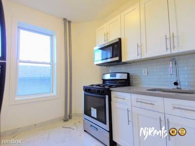 Main picture of 11 Gardner Ave Apartments