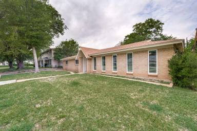 Main picture of 1717 Hillcrest Dr