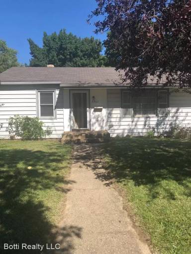 Main picture of 2207 Paradise Blvd