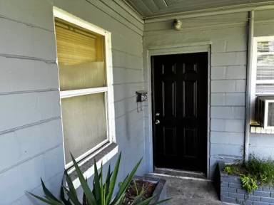 Main picture of 5214 Lexington Ave
