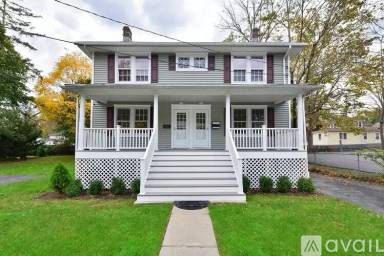 Main picture of 4 Elm St