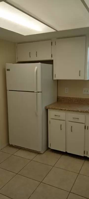 Main picture of 401 S Comet Ave