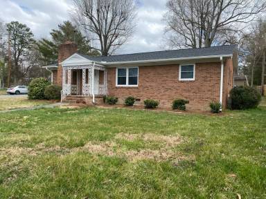 Main picture of 1612 Hawthorne Ln