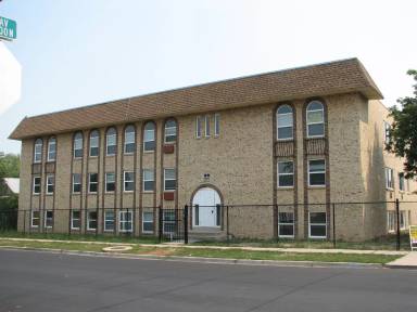 Main picture of 1600 Clinton St