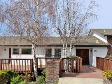 Main picture of 20 Franks Dr