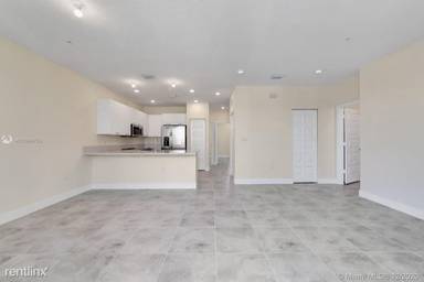 Main picture of 10295 NW 64th Ter