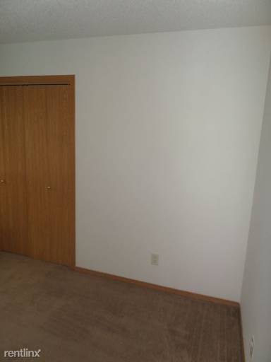 Main picture of 221 S Maize Rd