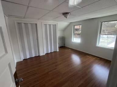Main picture of 18 Pleasant St