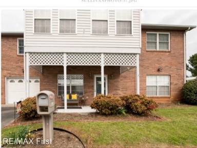 Main picture of 2341 Governors Ct