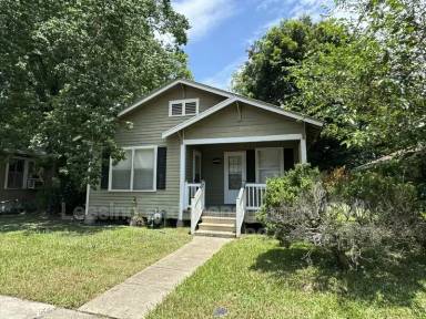 Main picture of 212 Royal St