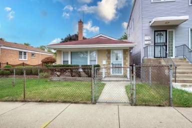 Main picture of 9209 S Clyde Ave