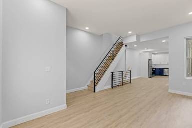 Main picture of 2229 N Woodstock St