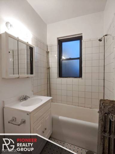 Main picture of 4829 N Damen Ave