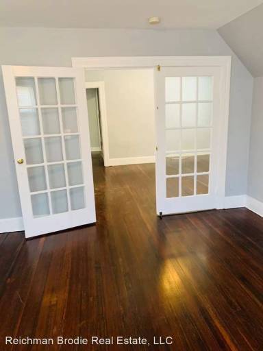 Main picture of 74 Irving St