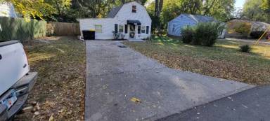 Main picture of 803 W 84th St