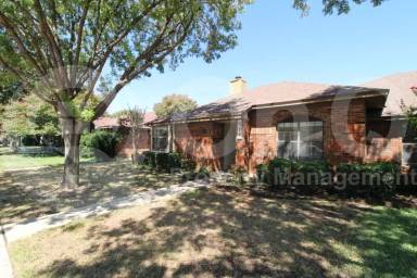 Main picture of 574 Lee Dr