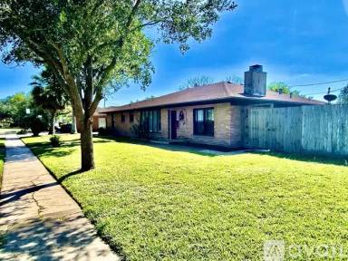 Main picture of 611 Wilshire Pl