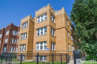 Main picture of 5007 N Damen Ave