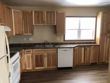 Main picture of 221 E 1st St