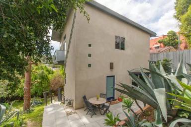 Main picture of 3836 De Longpre Ave