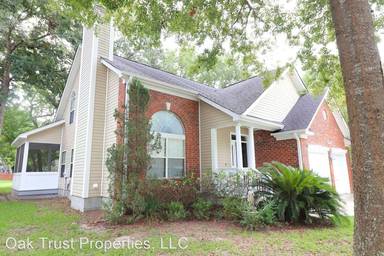 Main picture of 628 Majestic Oak Dr