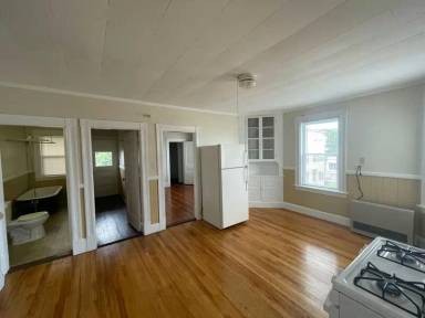 Main picture of 68 Laval St