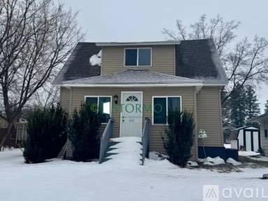 Main picture of 626 Oak St NE