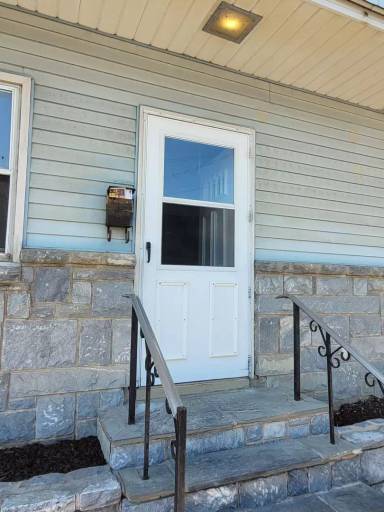 Main picture of 833 Mifflin St