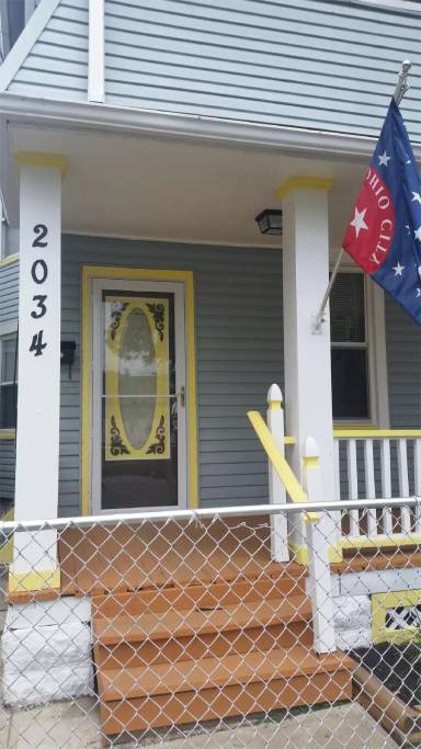 Main picture of 2034 W 44th St