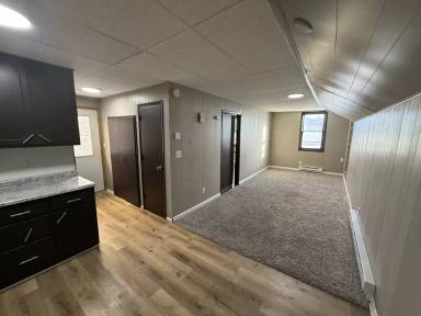 Main picture of 365 State St N