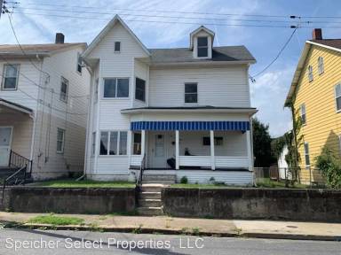 Main picture of 121 D St