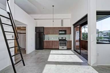 Main picture of Russell Lofts