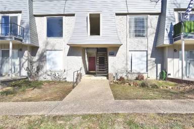 Main picture of 4830 E 68th St
