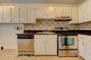 Main picture of 1830 N Elm St