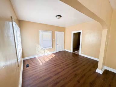 Main picture of 709 N Rochester Ave