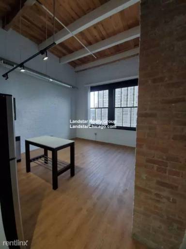 Main picture of 125 E 21st St