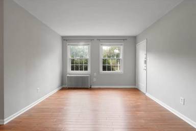 Main picture of 5106 Columbia Pike