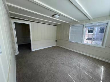 Main picture of 52 E 40th Ave