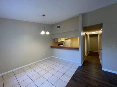 Main picture of 1932 Crystal Grove Dr