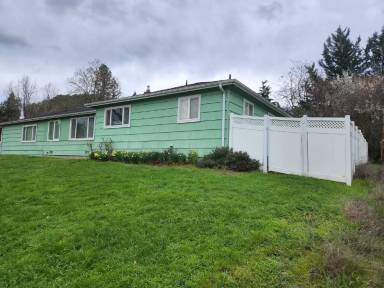 Main picture of 3089 NE Follett St