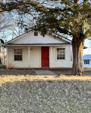 Main picture of 305 W Main St