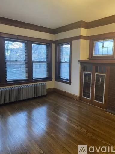 Main picture of 2651 N Harding Ave