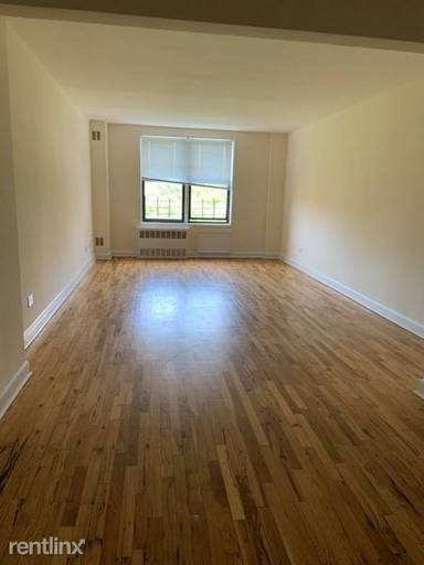 Main picture of 4415 Kissena Blvd
