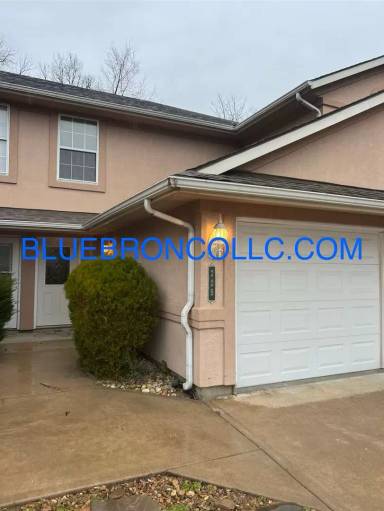 Main picture of 221 SE Florence Ave