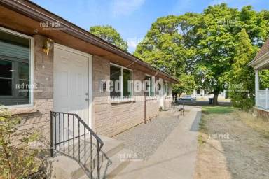 Main picture of 2420 E Diamond Ave