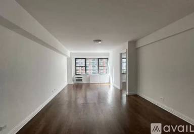 Main picture of 952 3rd Ave