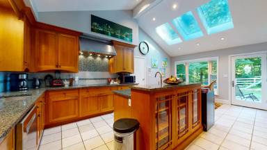 Main picture of 109 Round Hill Rd