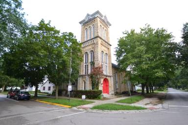 Main picture of 300 W Jefferson St
