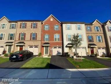 Main picture of 7907 N Gladden Farm Way