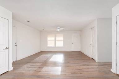 Main picture of 935 S 3rd St